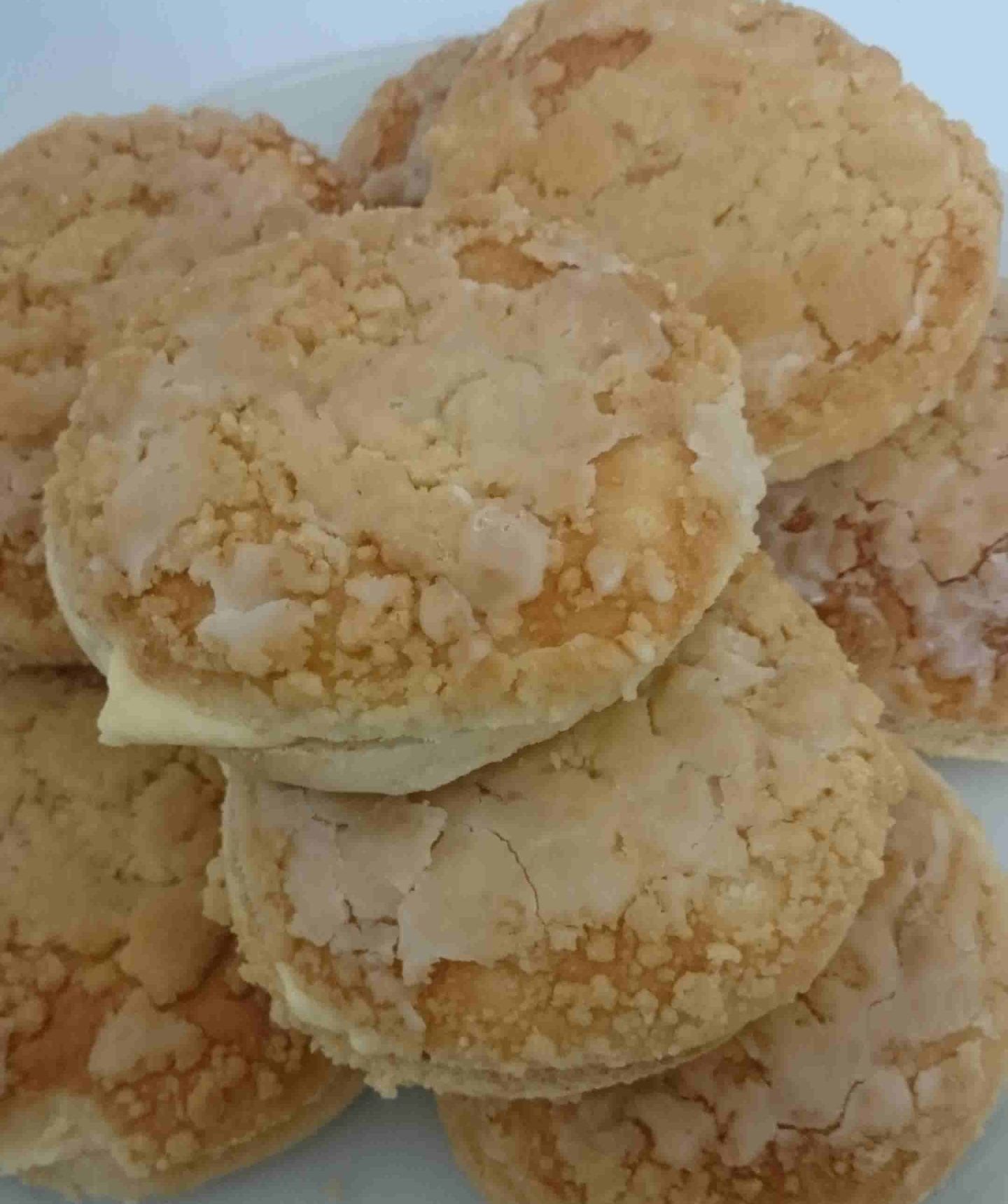 optimized_22._galletas_de_migas_relleno_con_crema_pastelera